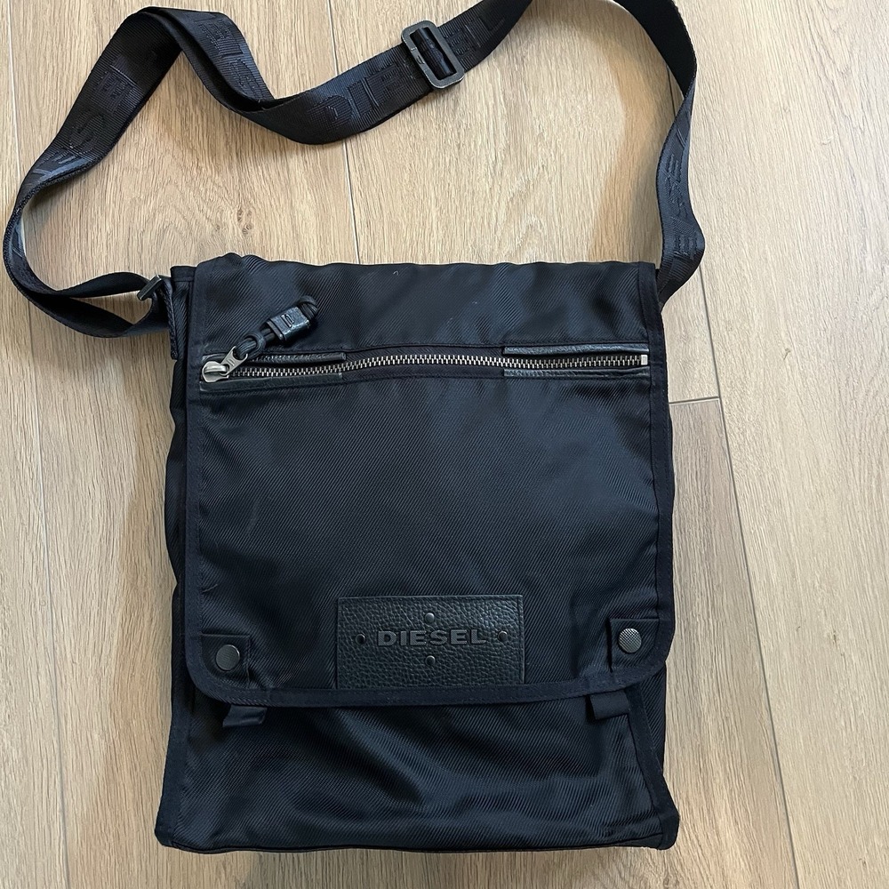 RARE Diesel Men's Black Nylon Crossbody Bag Pockets Italian Luxury